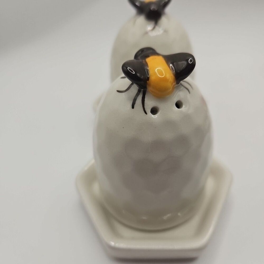 White Ceramic Bee Hive Salt and Pepper Shakers with Honeycomb Tray 3" - Picture 6 of 16